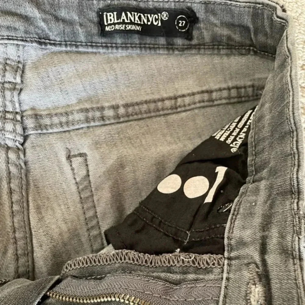 BlankNYC Grey Distressed Mid Rise Ankle Frayed Raw Tequila Skinny Jeans sz 27 - Picture 3 of 9